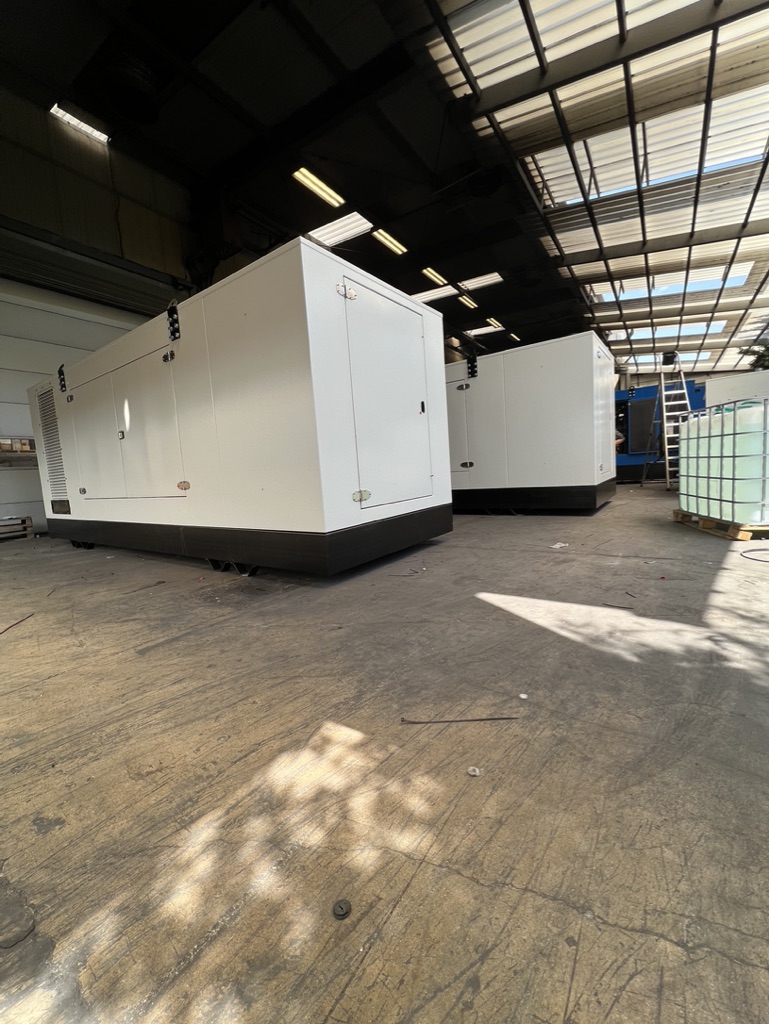 2 × soundproofed standby generator sets 700 kVA with Cummins diesel engine and Stamford alternator