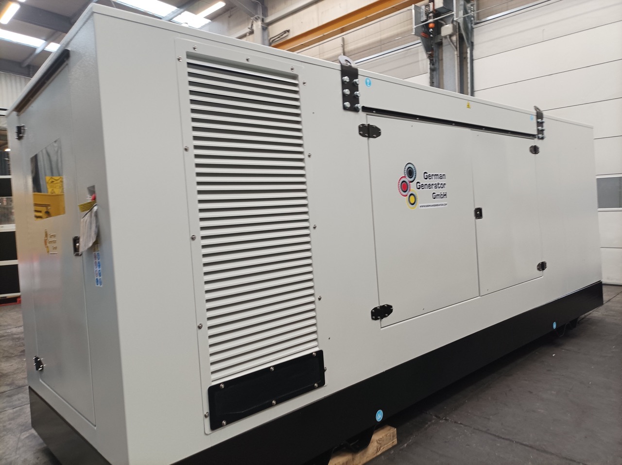 Soundproofed standby generator set 780 kVA with Perkins diesel engine and Stamford alternator