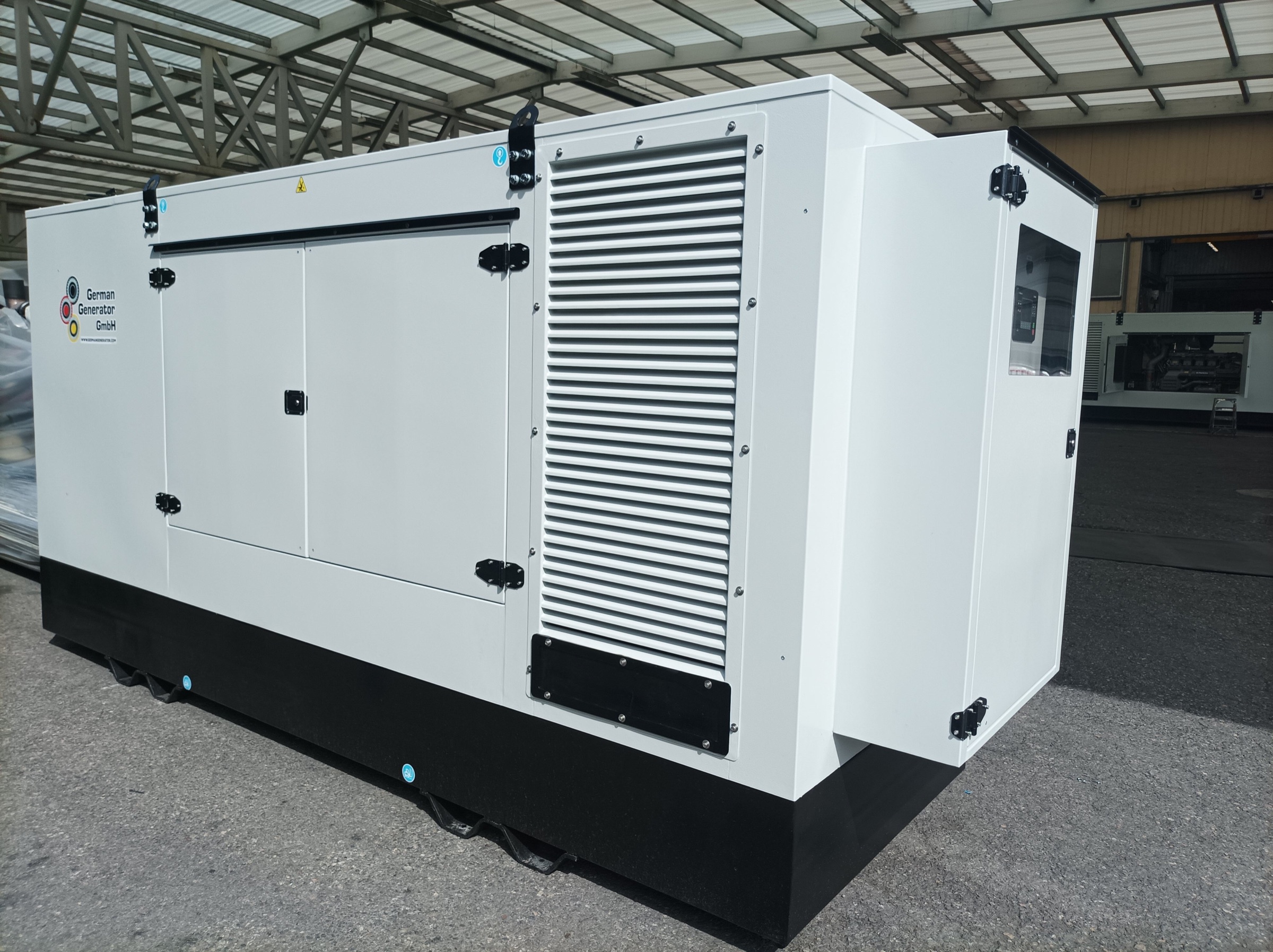 Soundproofed generator set 440 kVA with FPT-IVECO diesel engine and Stamford alternator